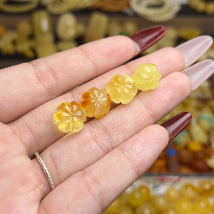 蜜蜡未镶嵌珠宝奇石鸡油黄妖花俏色南瓜配饰一个