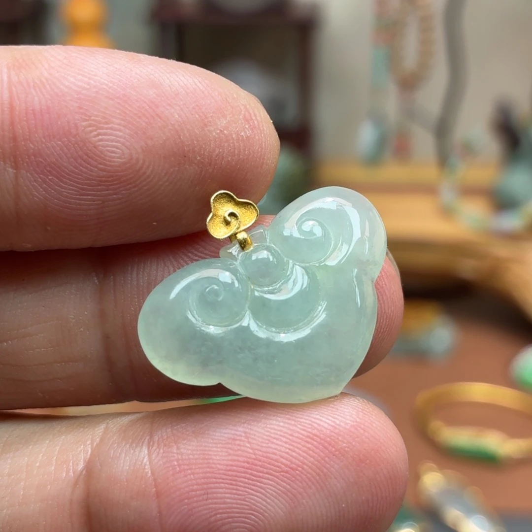 翡翠18K金镶嵌颈饰