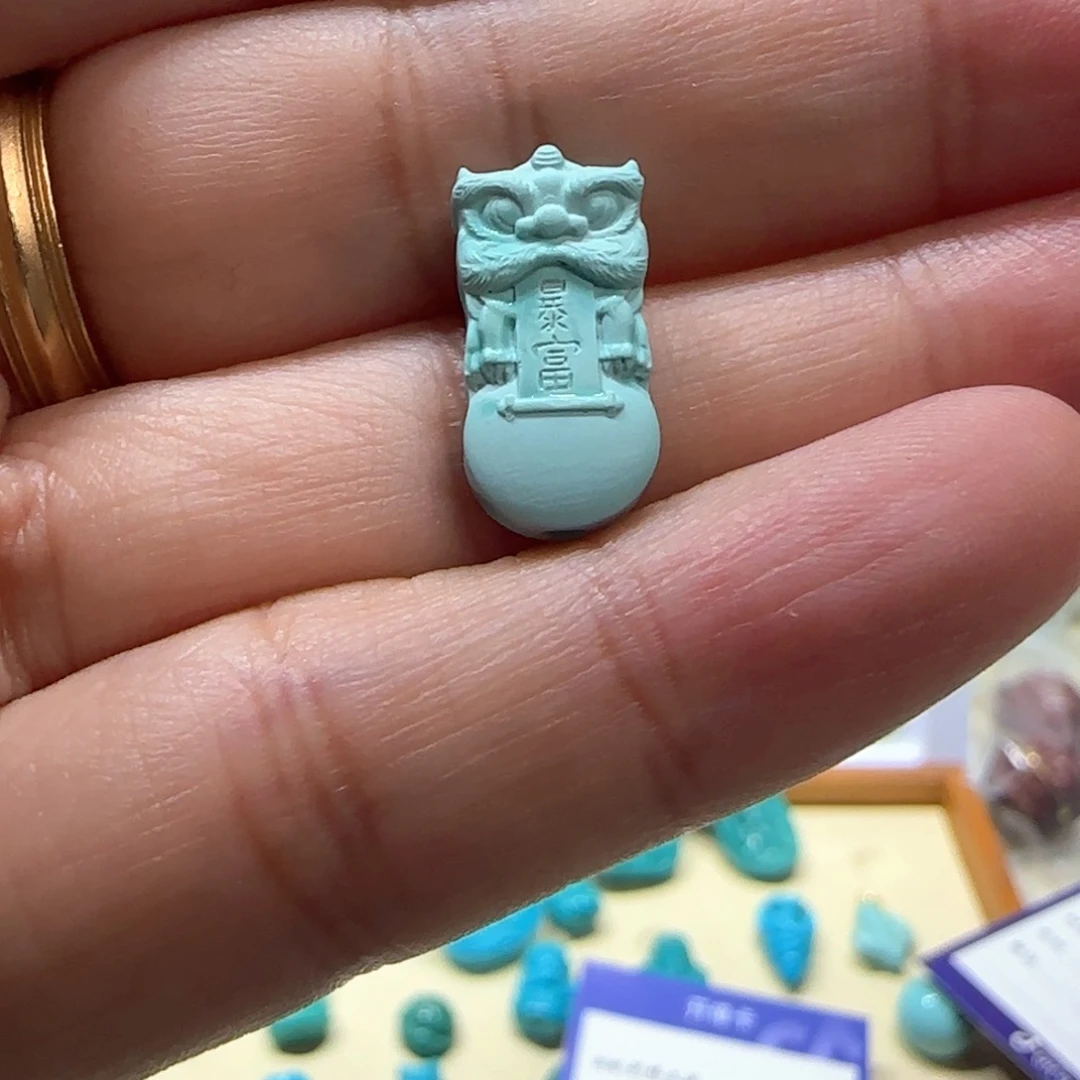 绿松石配饰未镶嵌