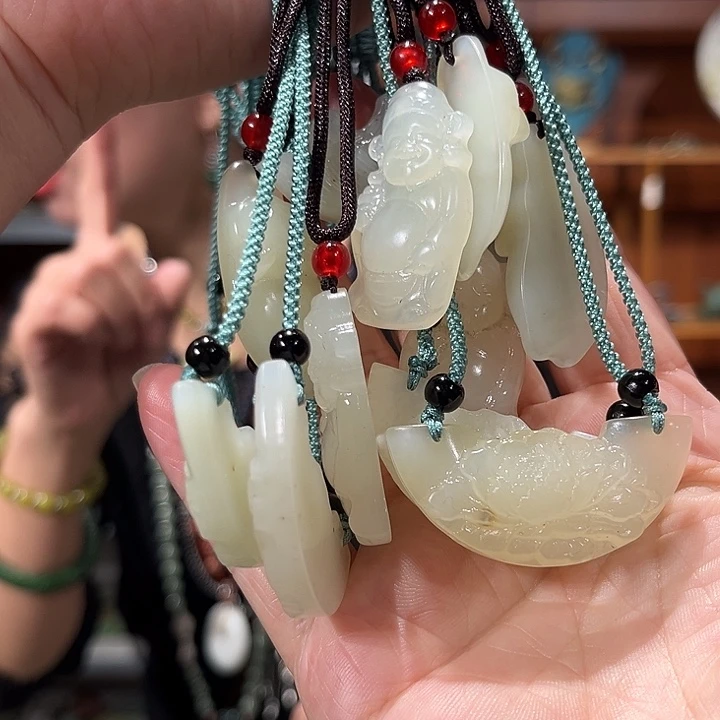 颈饰未镶嵌和田玉