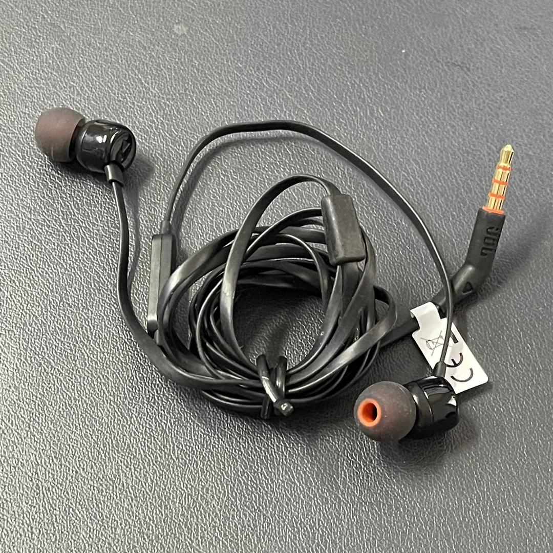 95新  3.5MM接口有线耳机 入耳式耳机黑色