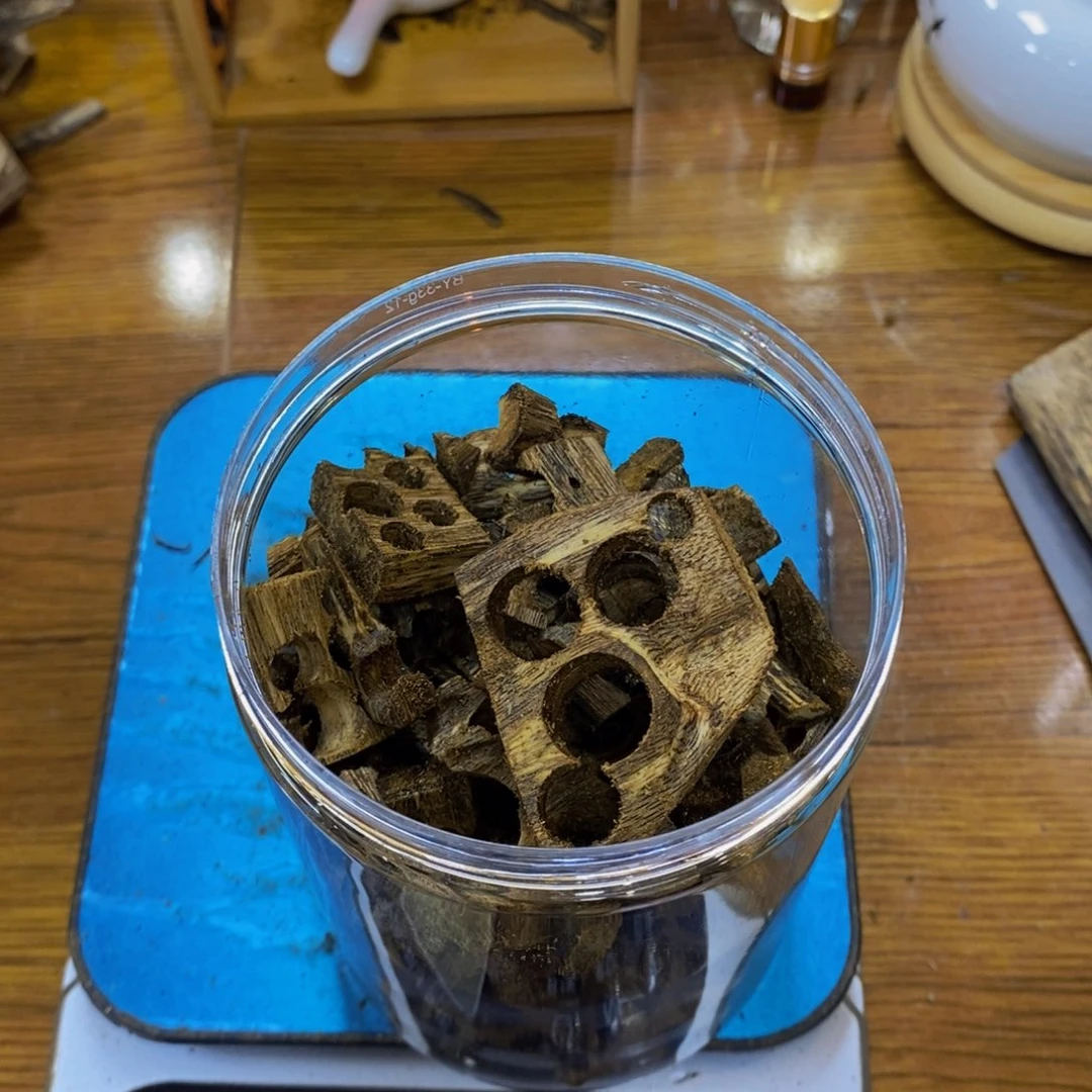 沉香碎屑沉香太****笑棋楠金莎业碎料100克