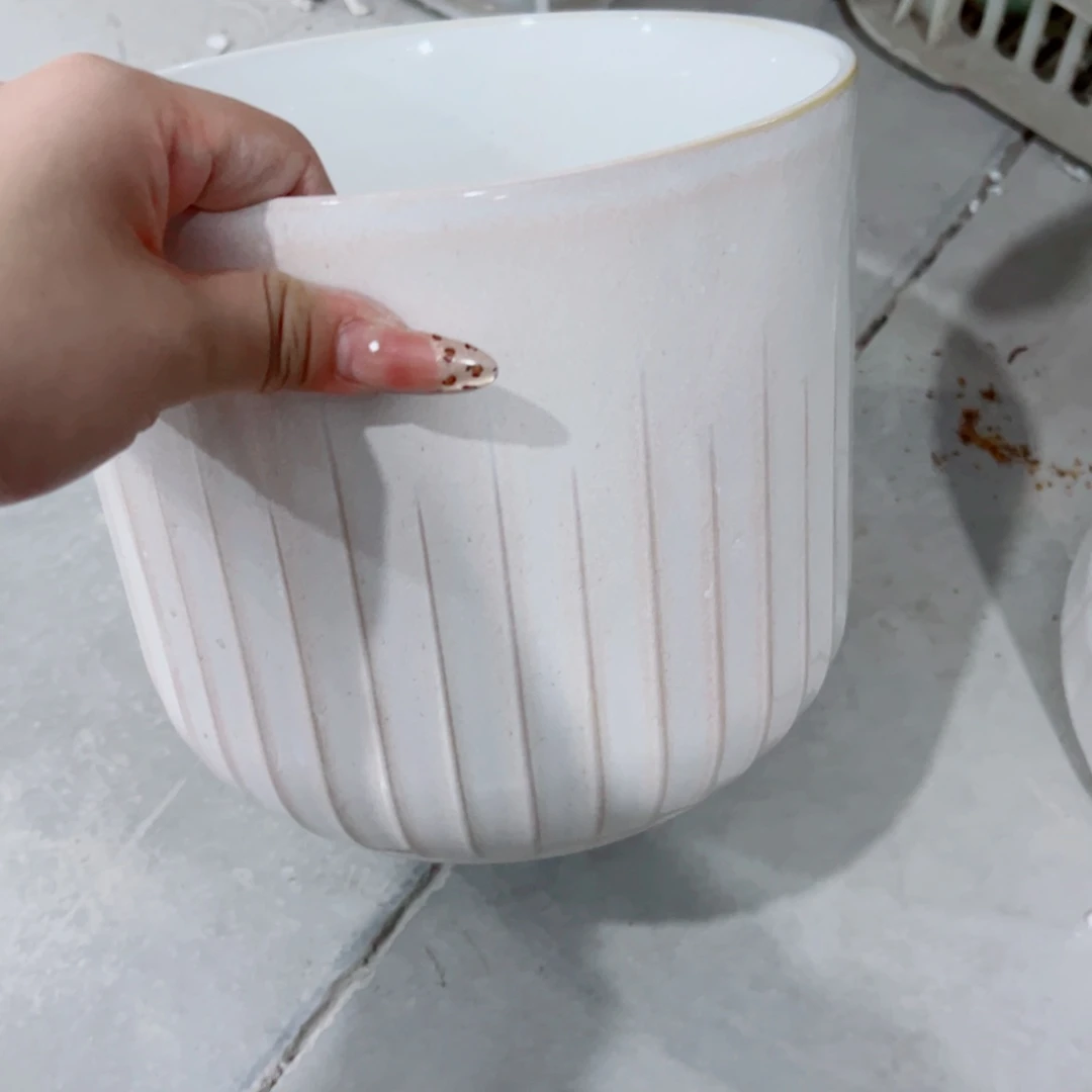 有孔，陶瓷花盆满10米包邮发货。