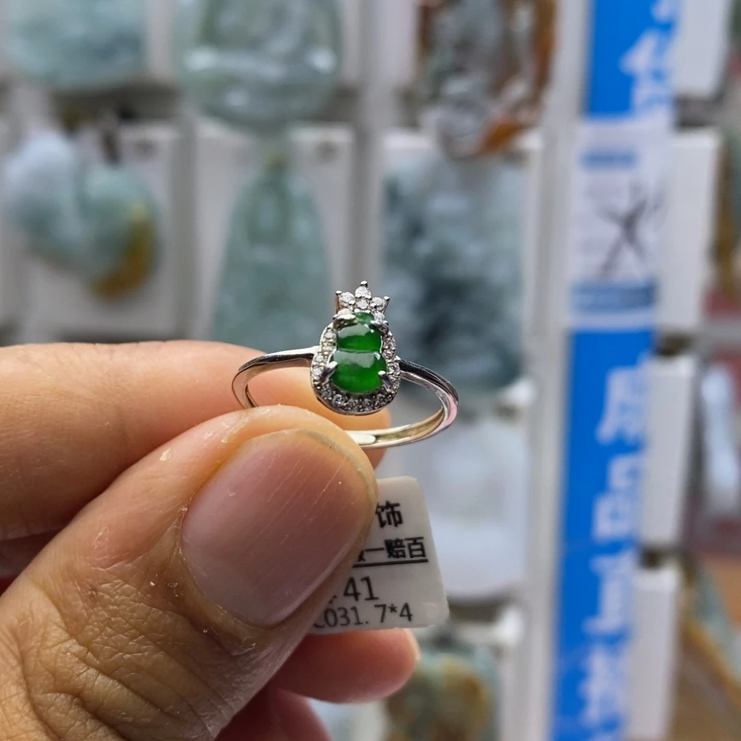 翡翠颈饰未镶嵌戒指