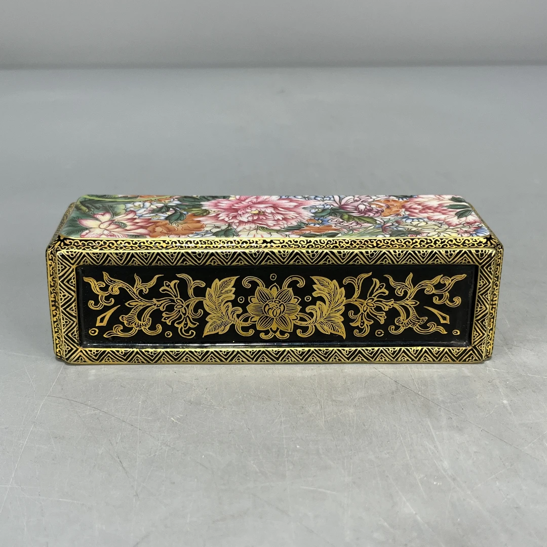 当代仿制 仿古大清乾隆年制珐琅彩描金花卉纹镇纸