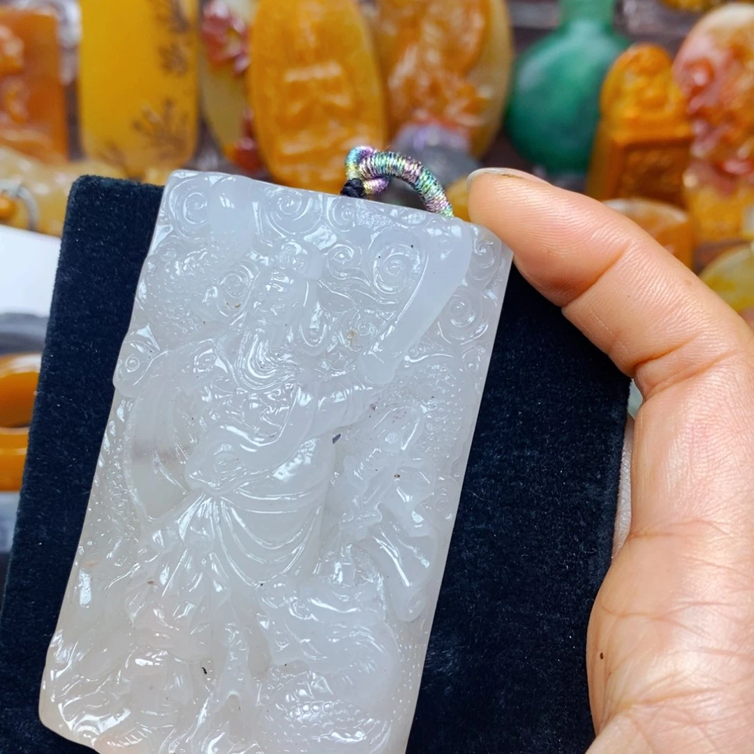 未镶嵌石英质玉（黄龙玉）颈饰