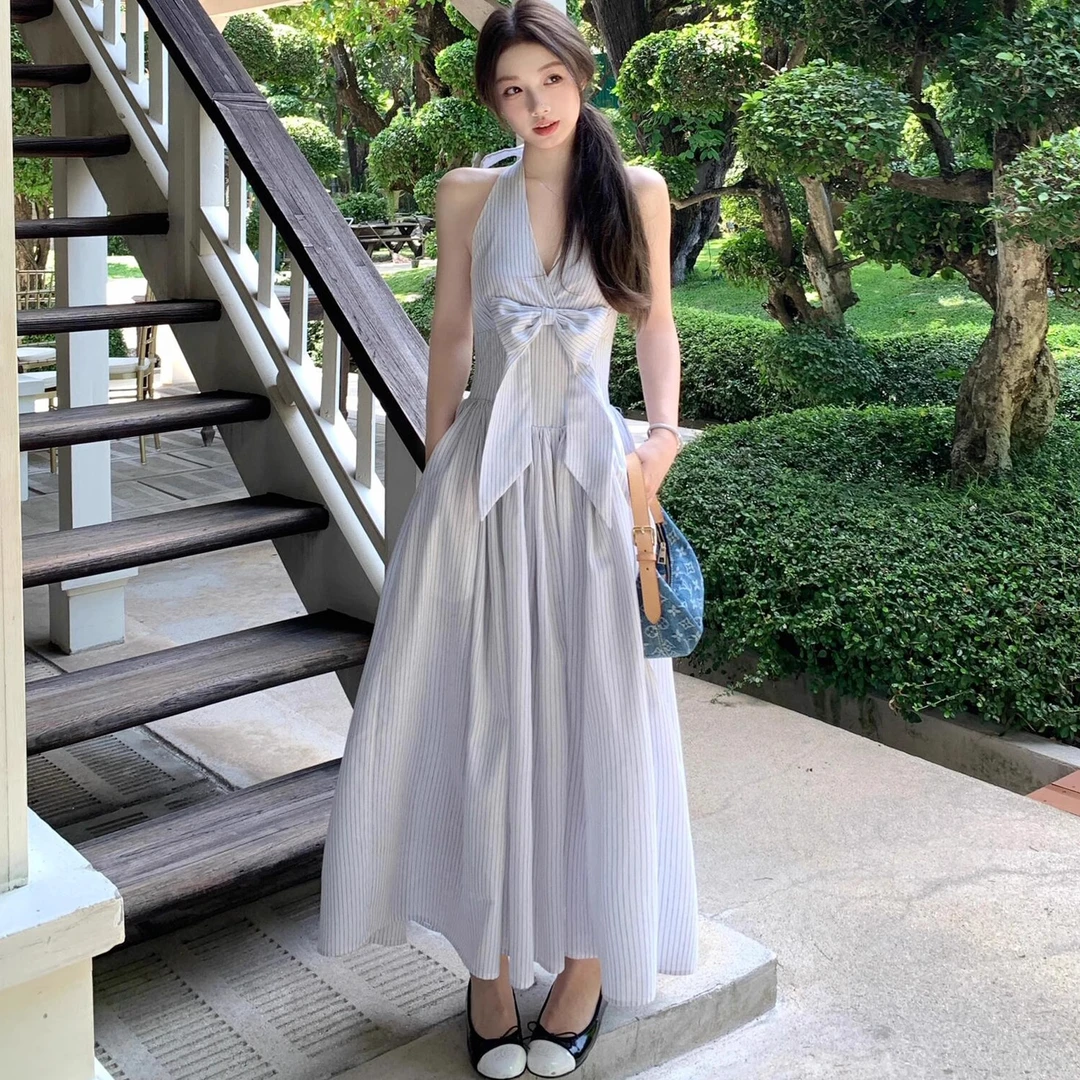 法式气质纯欲鱼骨束腰挂脖V领蝴蝶结连衣裙女夏新款海边度假裙子