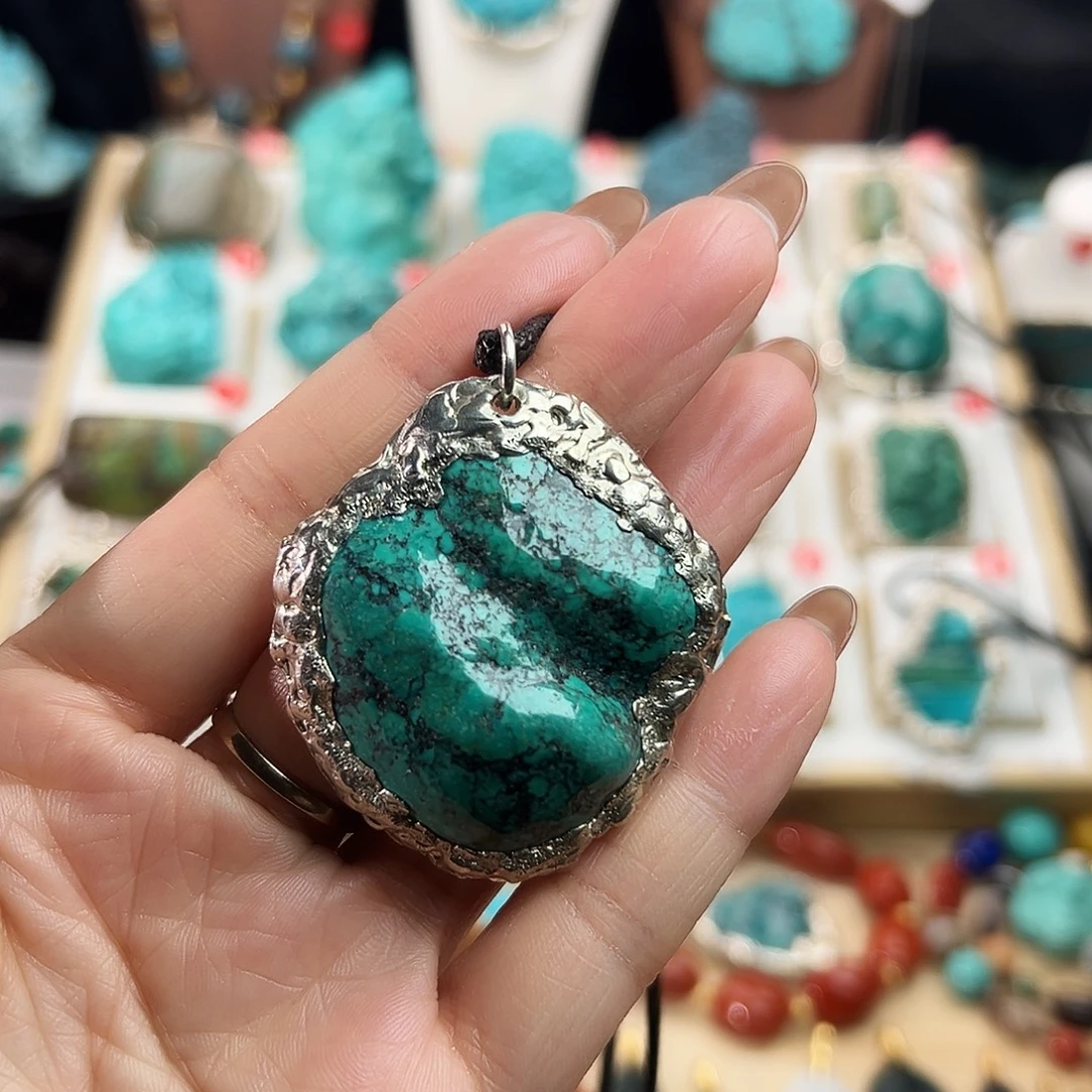 绿松石未镶嵌颈饰