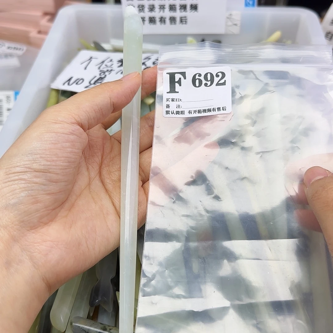蛇纹石玉发饰合金暴****）