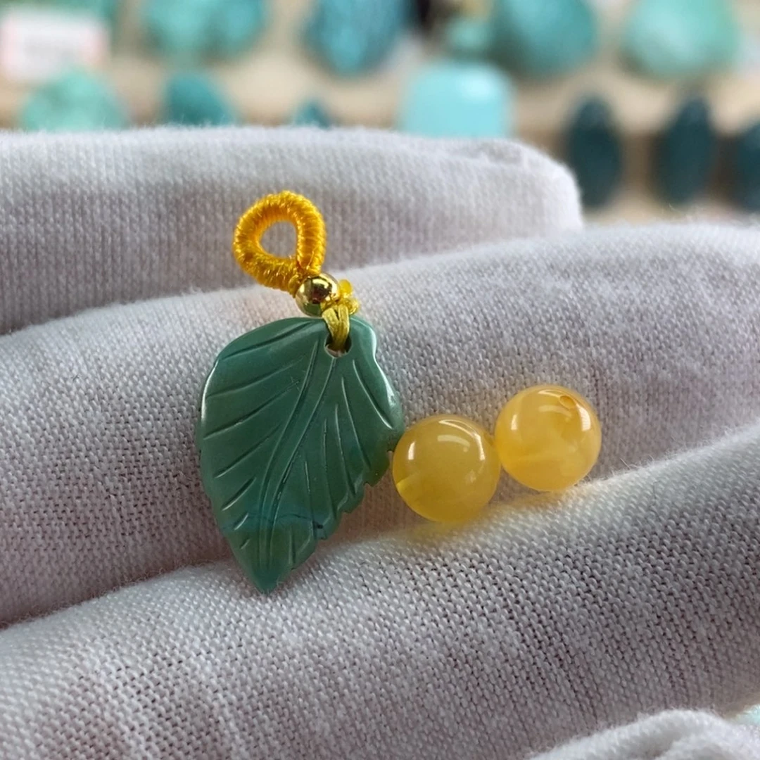 琥珀珠宝奇石未镶嵌