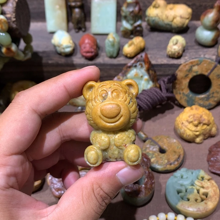 未镶嵌岫岩河磨玉(透闪石质玉)把件
