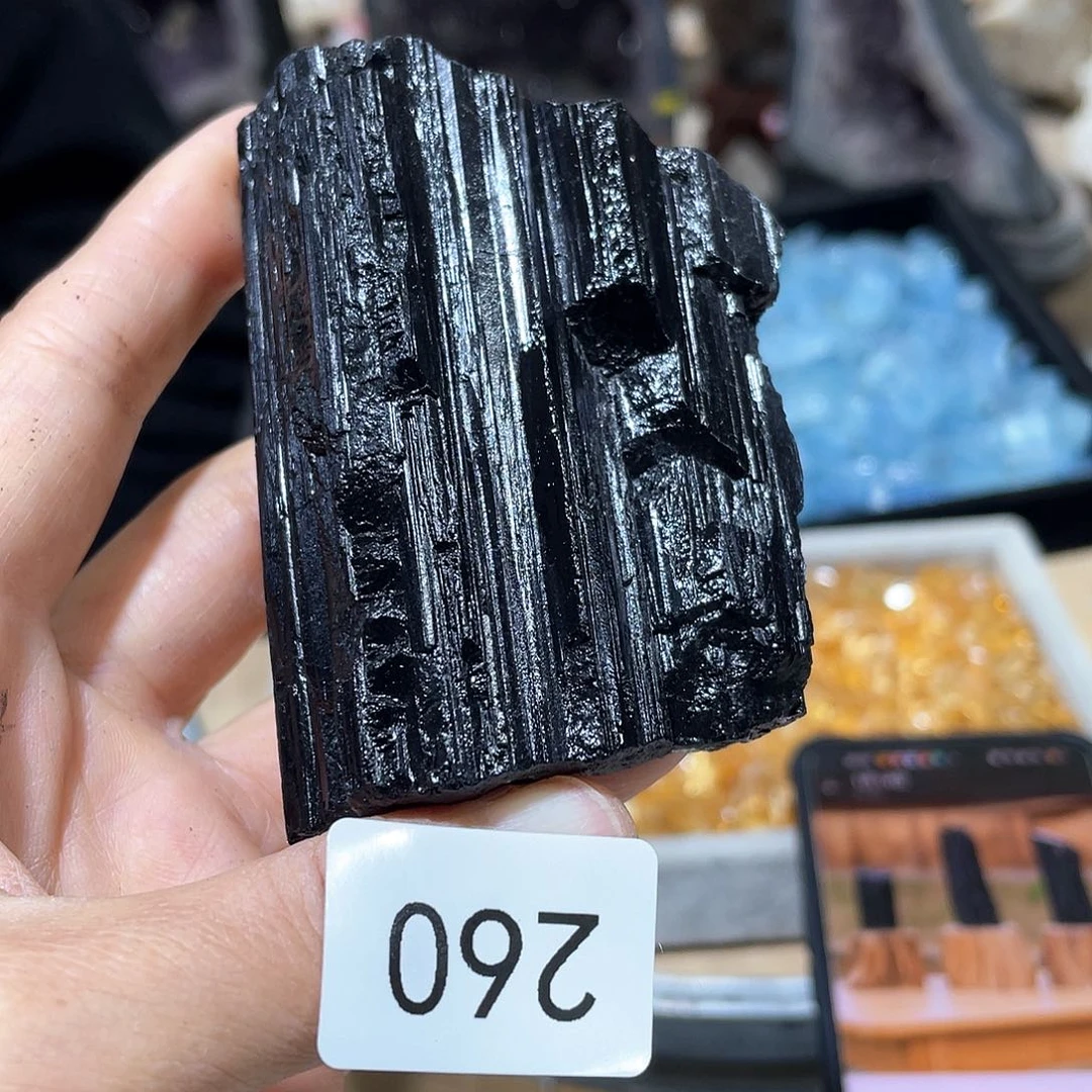 水晶摆件……未镶嵌