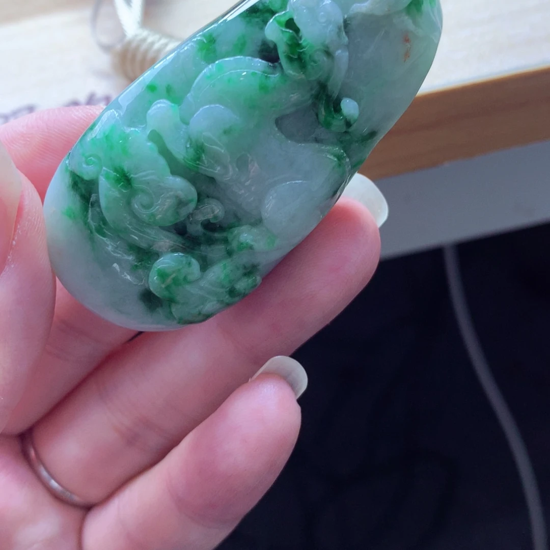 翡翠颈饰未镶嵌吊坠