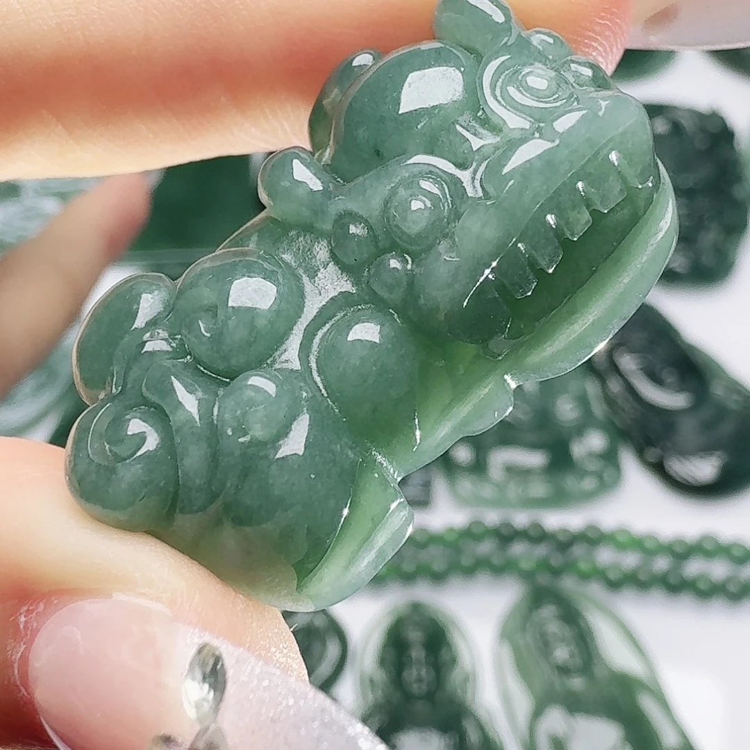 翡翠未镶嵌颈饰多样性发其一