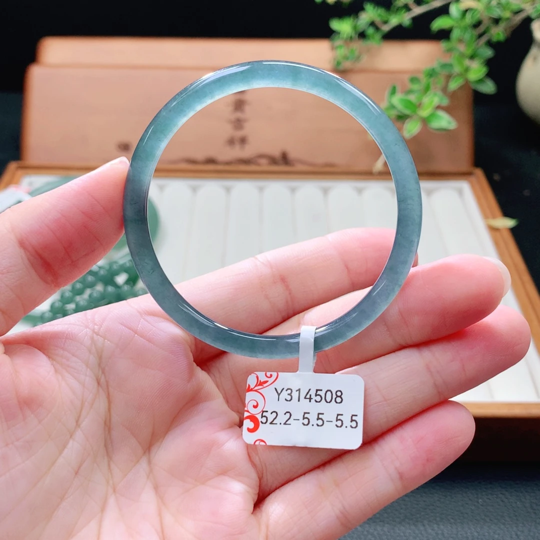 未镶嵌手镯（圆镯）翡翠