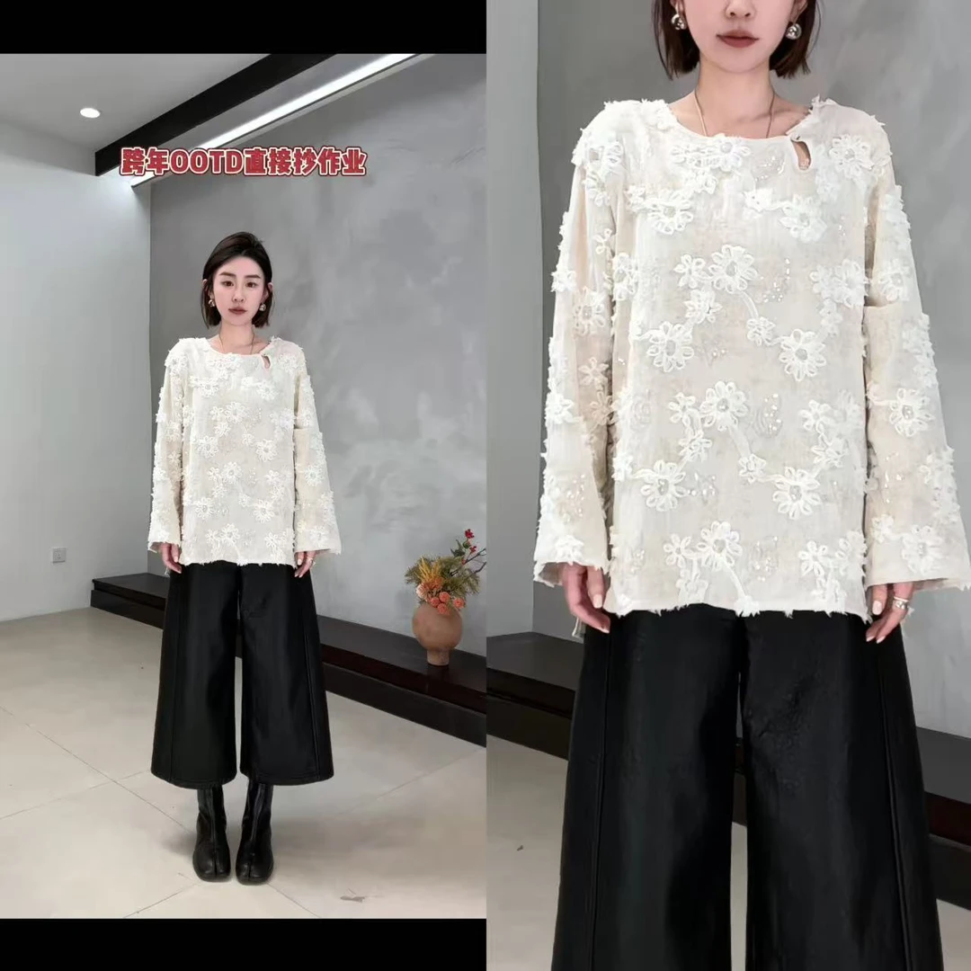 玖了个玖 2025冬款极简百搭新中式国风立体花朵圆领上衣2512C9297