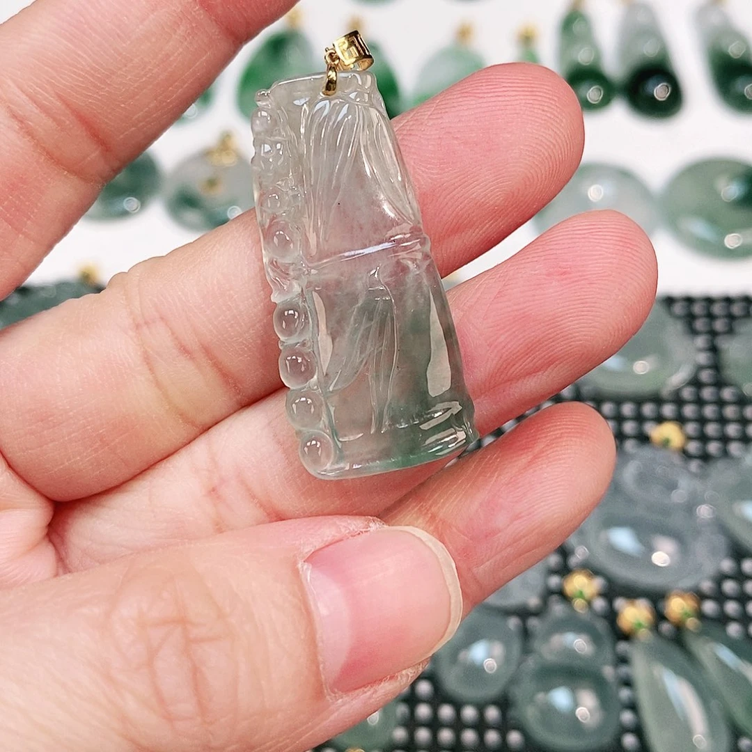 翡翠颈饰18K金镶嵌吊坠