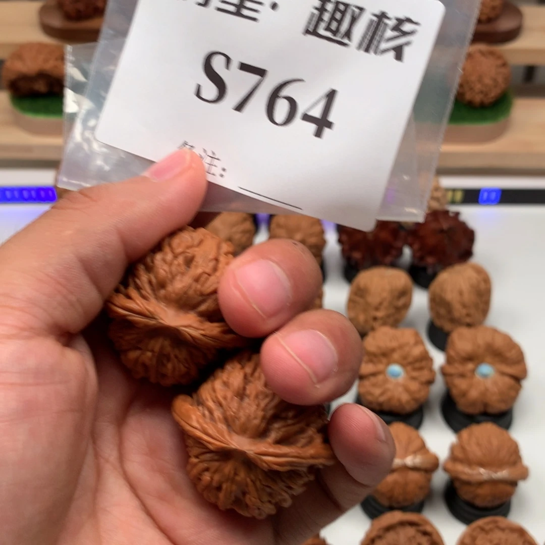 【闪购商品】文玩核桃吊坠帅****门隐隐约约