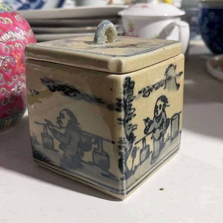 瓷片景德镇陶瓷茶叶罐。