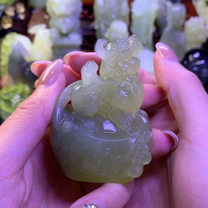 岫玉未镶嵌手把件