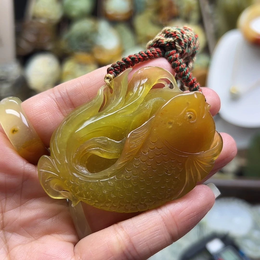 海***话未镶嵌岫玉颈饰辽阳红鱼