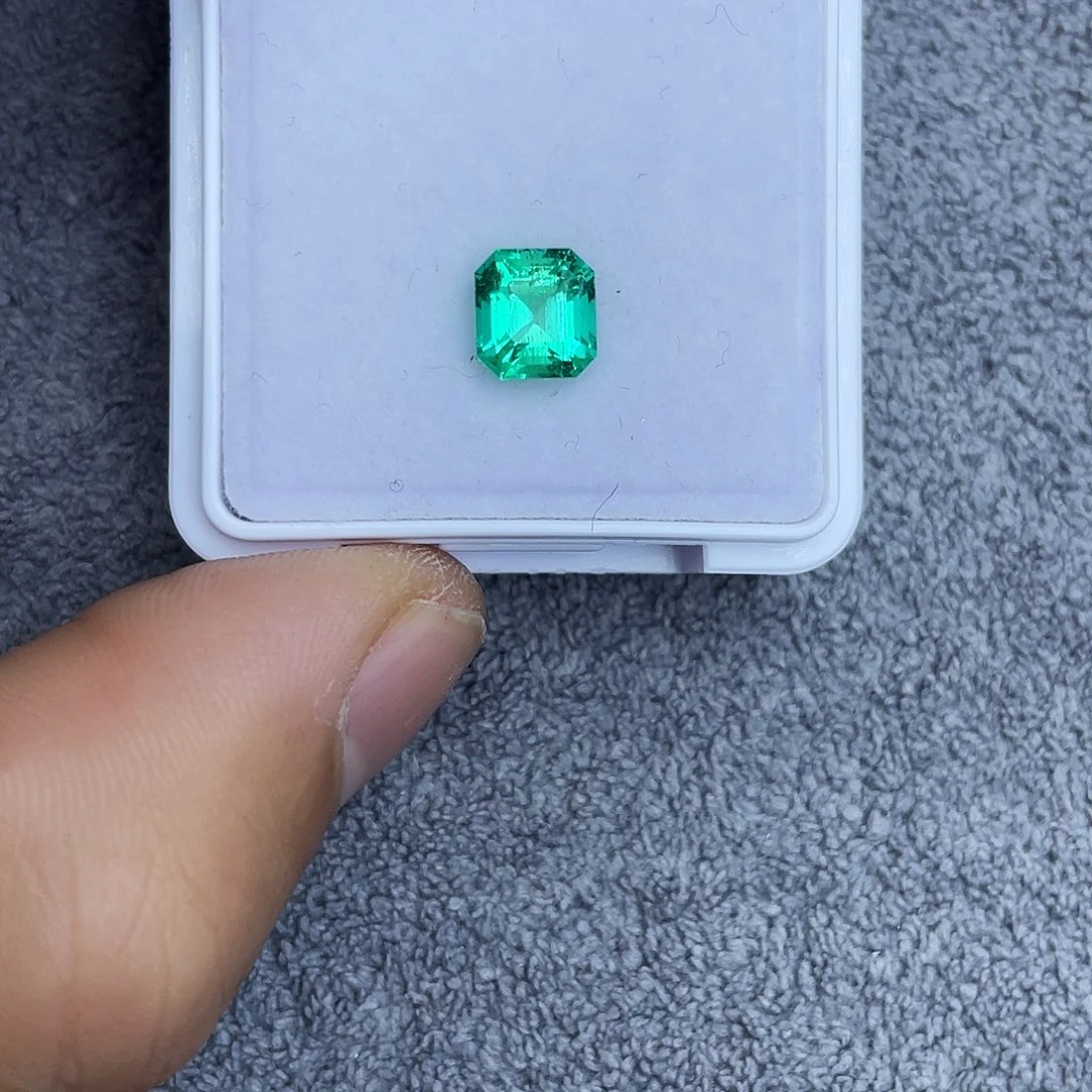 祖母绿裸石1.66Ct。