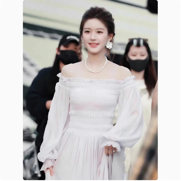 赵露思同款甜美一字肩长袖连衣裙白色女高级感气质打揽修身长裙子