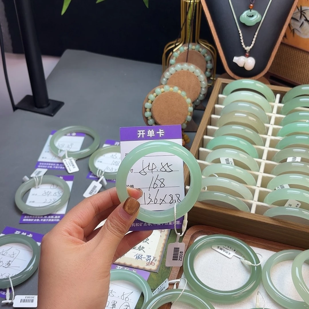 东陵石未镶嵌手镯