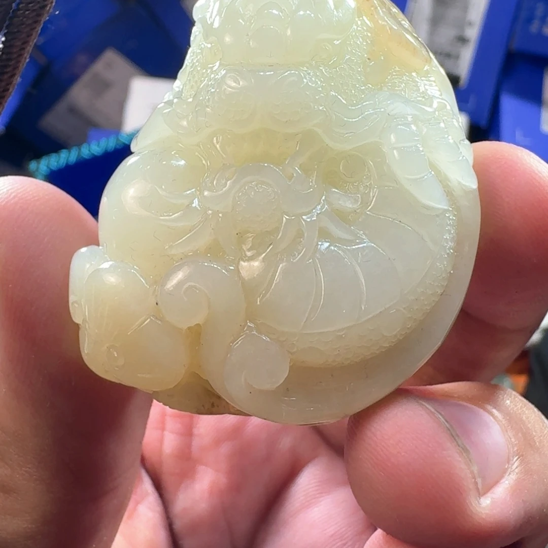 颈饰未镶嵌和田玉（糖玉）