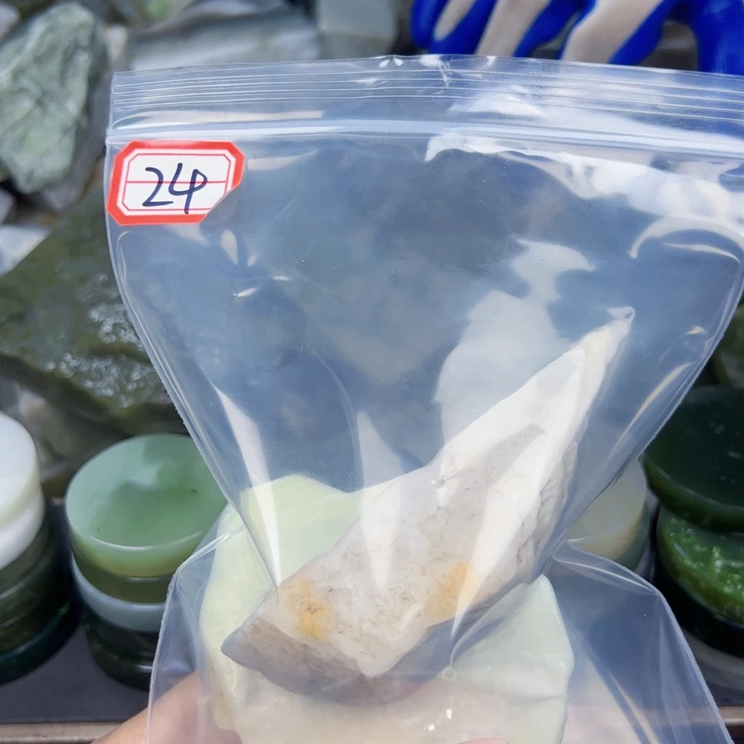 和田玉和田玉边角料未镶嵌