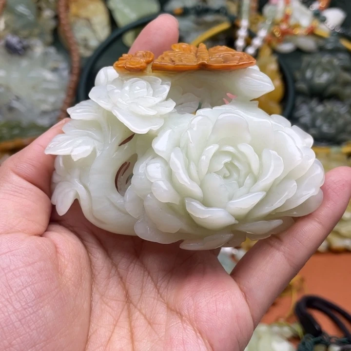 蛇纹石玉吊坠合金