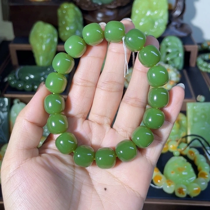 伊***枫和田玉未镶嵌手链