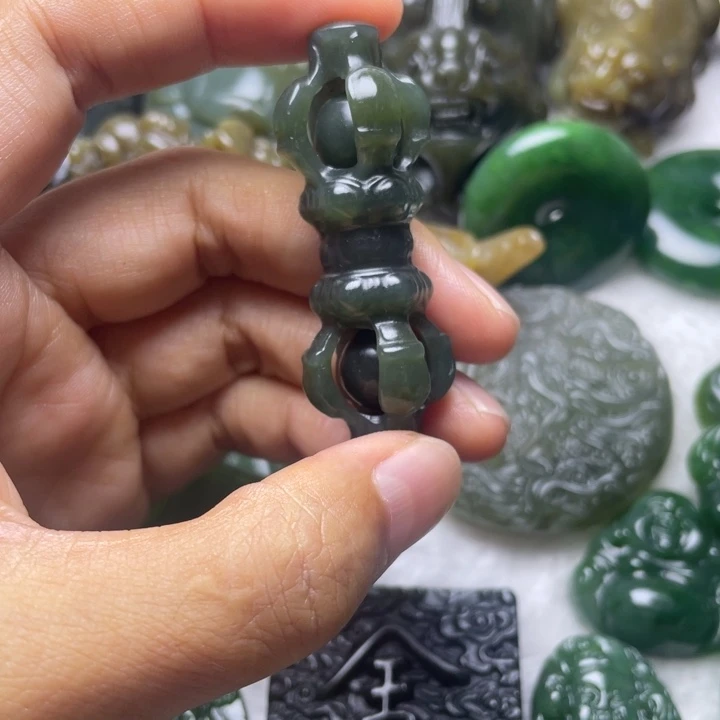 和田玉未镶嵌颈饰