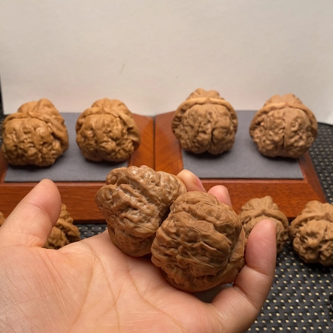 ꙳****把件文玩核桃三角白茬边41左右