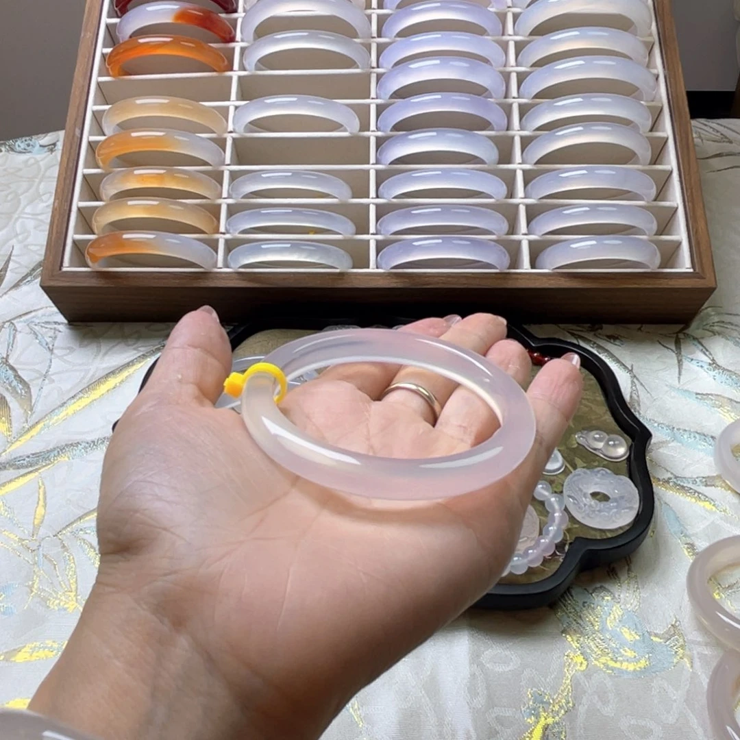 玛瑙/玉髓手镯未镶嵌辰*烨