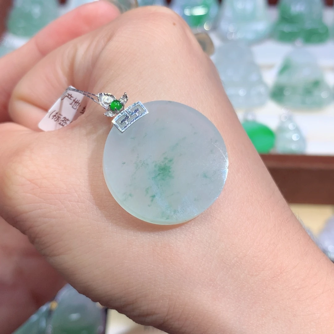 颈饰18K金镶嵌翡翠天然缅甸A货翡翠揭阳工无事圆牌