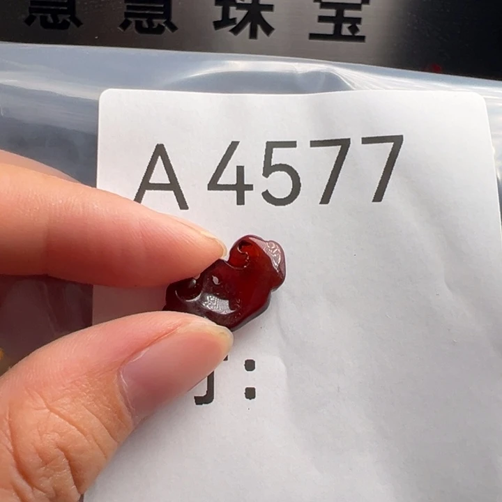 未镶嵌琥珀珠宝奇石
