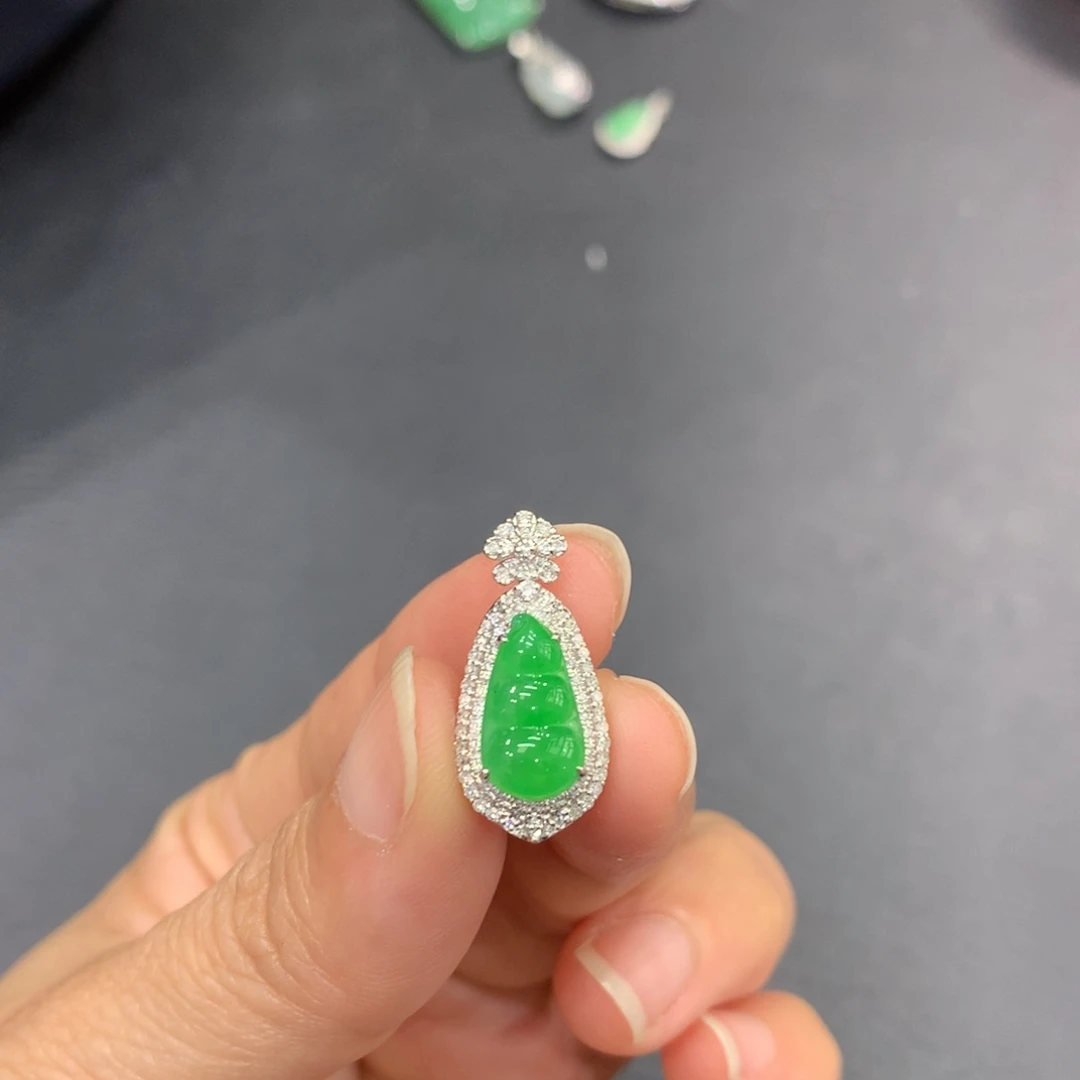 吊坠(不含链)18K金镶嵌翡翠
