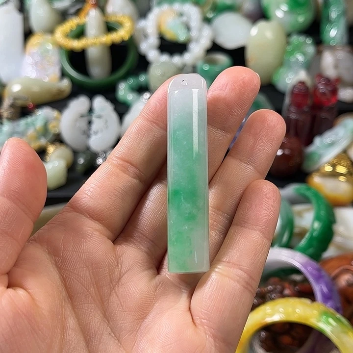 翡翠未镶嵌颈饰翡翠未镶嵌颈饰