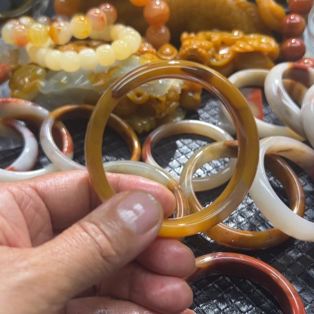 江***谣石英质玉未镶嵌颈饰