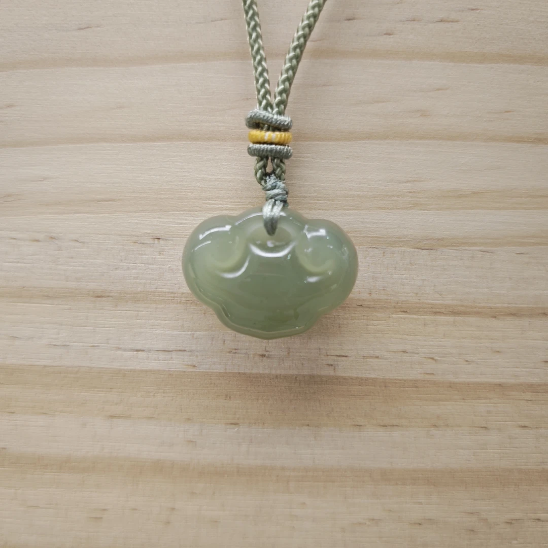 和田玉且末宝宝锁两种颜色可选20×25多样性拍一发一