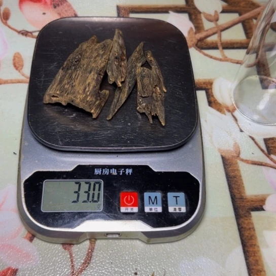 香榧木黑**锁奇楠原母树天然虫漏