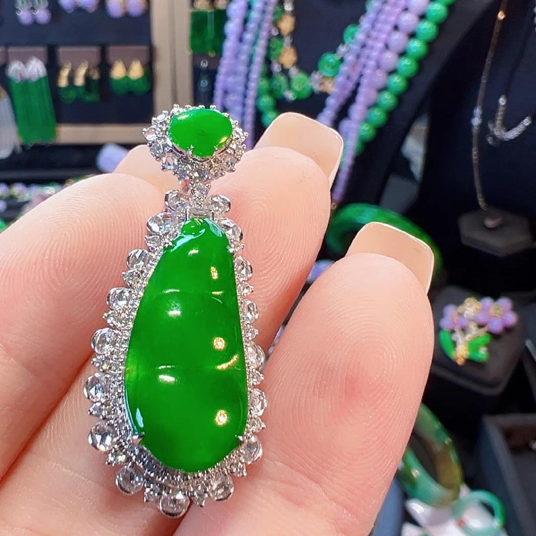 萌***希翡翠18K金镶嵌颈饰签收后24小时鉴赏期