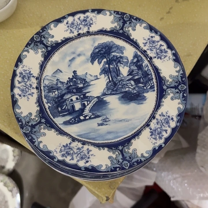釉中彩出口8寸盘两个微瑕疵