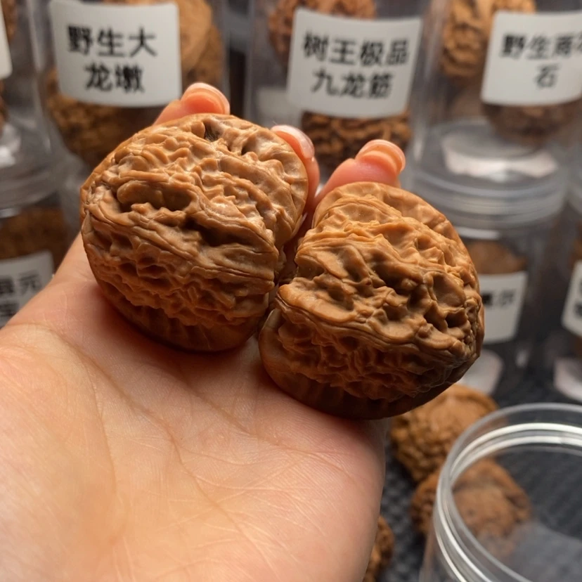 【闪购商品】文玩核桃吊坠啊**吧三角白
