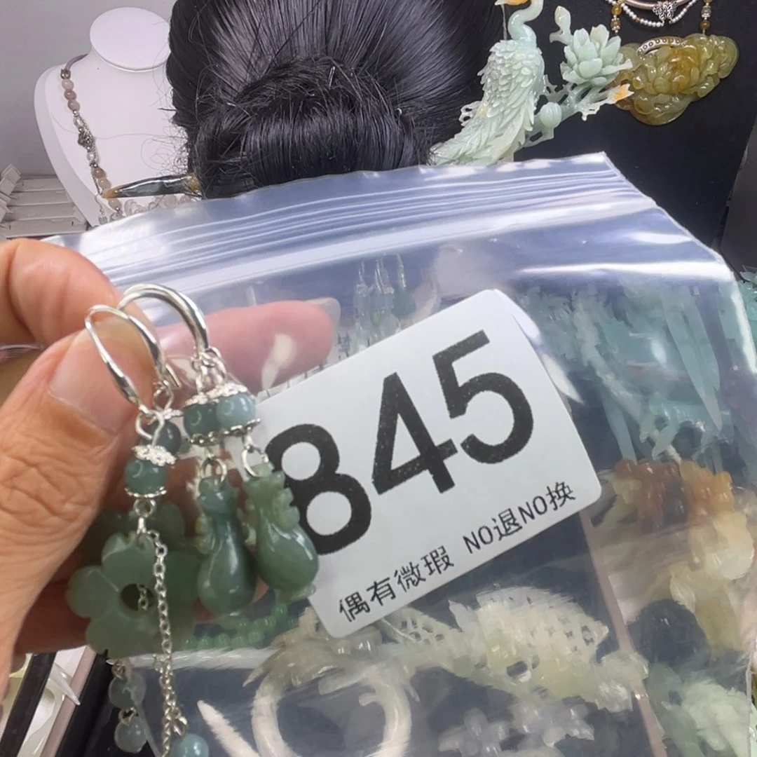 未镶嵌岫玉发饰奔**群