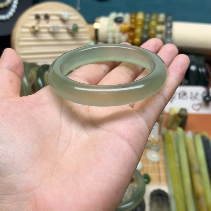 蛇纹石玉未镶嵌手镯?****茶