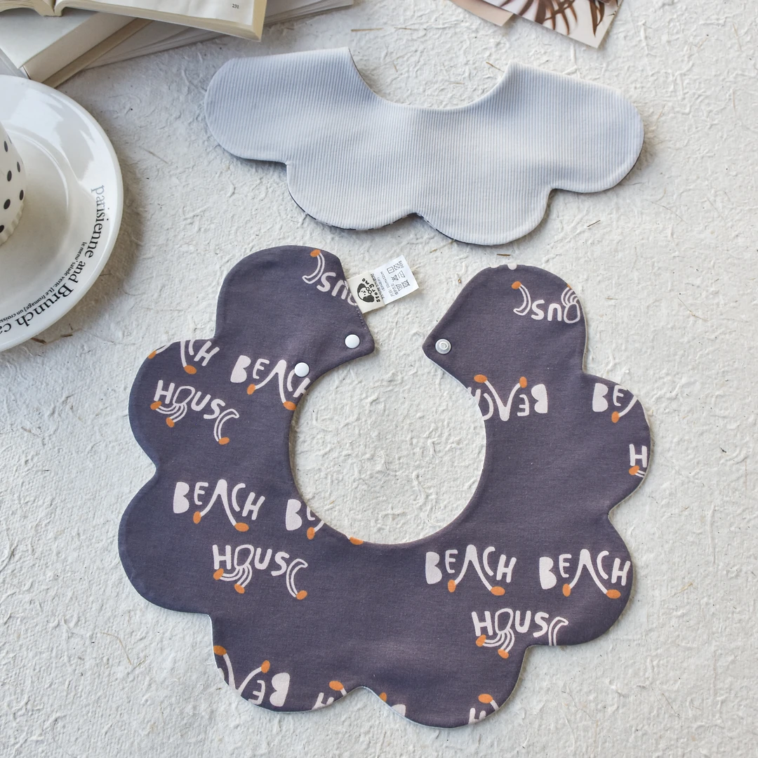 [Y154]卡通紫黑色字母口水巾围兜新生儿防吐奶柔软透气可爱ins风