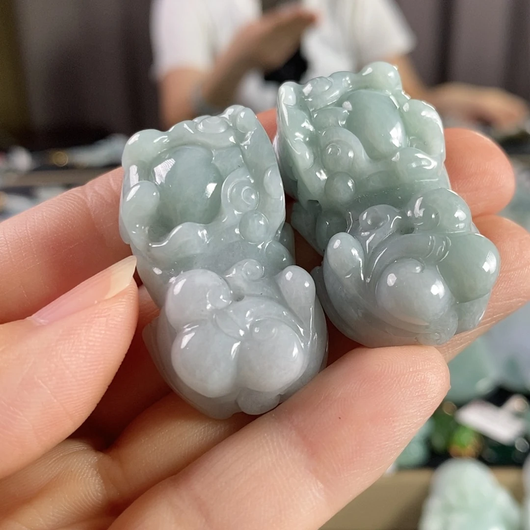 翡翠未镶嵌颈饰貔貅
