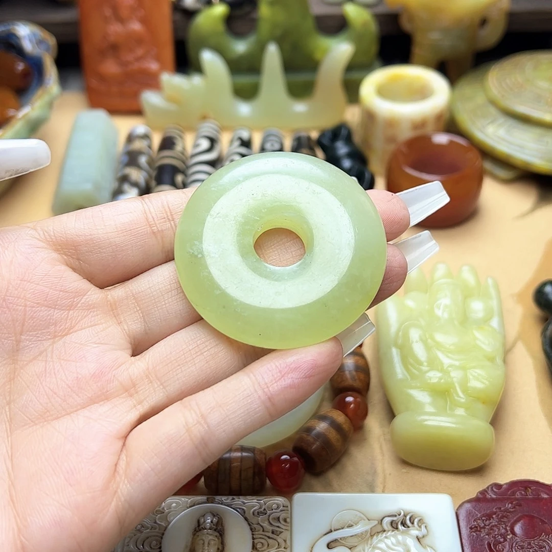 蛇纹石玉未镶嵌颈饰